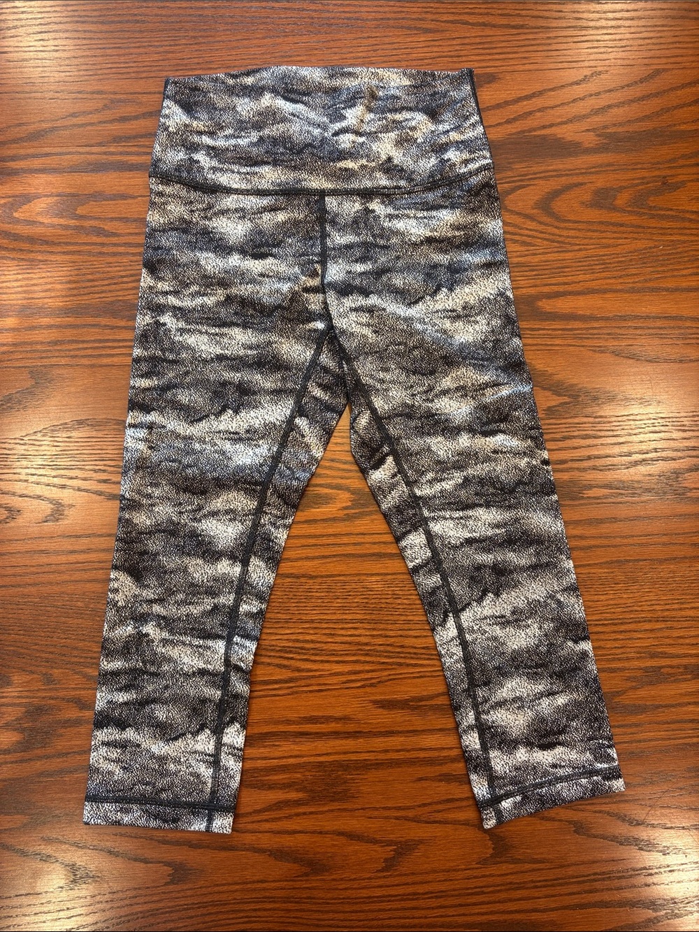 Women’s High-Waist Gray/Black Print Lululemon 21” Leggings